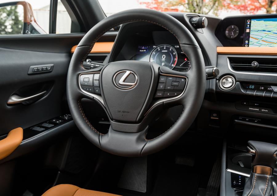 Панель приборов Lexus UX250h F-Sport 2018 года  (NA) (фото 4 из 40)
